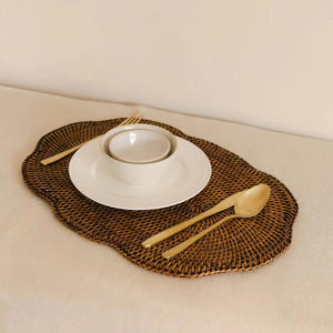 Salvamanteles ovalado de ratán ecológico hecho a mano en Vietnam, decoración natural para mesa de comedor y eventos. - Product Image 1