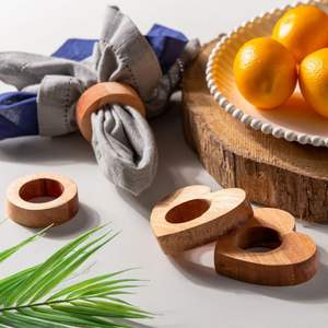 Anneau de serviette en bois naturel, apportant un élément rustique pour les repas décontractés, les pique-niques en plein air et les dîners à la maison - Product Image 2