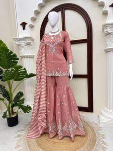 Traje Palazzo de Seda Rosa Polvoriento con Bordado y Dupatta a Rayas, Conjunto Étnico Indio de Gujarat - Product Image 3