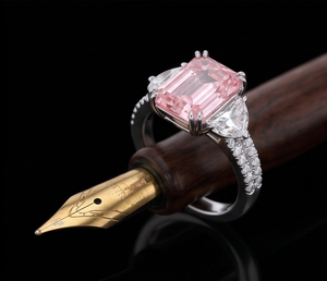 Anillo de compromiso y anillo llamativo para mujer con esmeralda rosa de corte elegante y diamante cultivado en laboratorio con engaste de garra - Product Image 2
