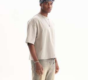 Camiseta de hombre con logo personalizado estampado, estilo casual con efecto encerado, diseño desgastado con copo de nieve, de moda urbana, de marca, de tejido grueso. - Product Image 2