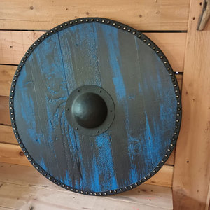 Grand bouclier viking en bois rond, design nordique, bouclier en bois artisanal pour costume historique et décoration murale - Product Image 1