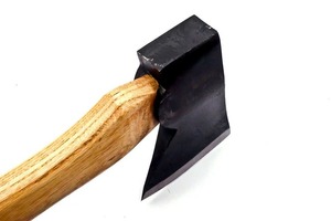 ขวานโทมาฮอว์กเกรดอุตสาหกรรมทำมือ พร้อมใบมีดเหล็กคาร์บอนสูงและด้ามไม้ ปลอกหนัง  รับผลิตแบบ OEM/ODM - Product Image 3