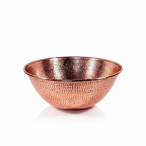 Bol en cuivre martelé à la main avec extérieur noir mat, bol de service en métal bicolore pour buffet d'hôtel haut de gamme, salade, fruits et restaurant - Product Image 2