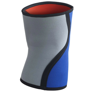 Las mangas de compresión premium para las rodillas ayudan a reducir la fatiga muscular, mejorar la estabilidad y aumentar la confianza durante entrenamientos exigentes. - Product Image 4