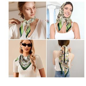 Foulard carré en polyester imprimé motif floral, imitation soie, pour usage quotidien ou comme cadeau - Product Image 3