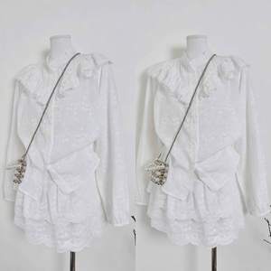 Ensemble deux pièces pour femmes, chemisier en dentelle et mini-jupe, style doux et tendance - Product Image 3