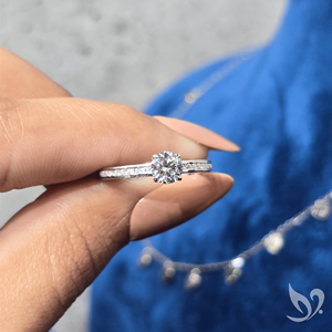 Anillo minimalista de oro blanco de 10k con banda pavé delicada y diamante cultivado en laboratorio de 0.5 quilates con corte redondo, certificado por IGI. - Product Image 5