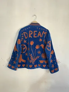 Veste artisanale en velours bleu, broderie traditionnelle cœur et fleurs, style cachemire, chic bohème, vêtement d'extérieur pour femme - Product Image 5