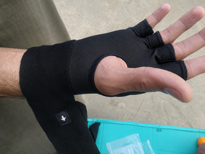ถุงมือเจลแบบสวมใส่สบายสำหรับทุกเพศ พรีเมียม สำหรับชกมวย MMA มวยไทย ป้องกันข้อนิ้วมือ เหมาะสำหรับการฝึกซ้อมกับกระสอบทราย - Product Image 4