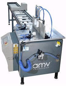 Machine de découpe de profilés en PVC et en aluminium entièrement automatique à tête unique pour usine de fabrication de portes et fenêtres - AMV - Product Image 3