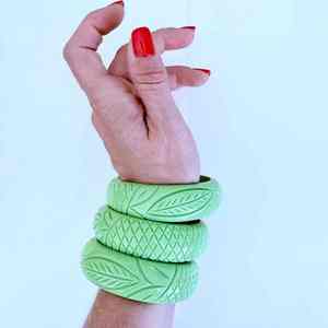 Brazaletes de Resina Hechos a Mano, Ecológicos y de Moda, Diseño en Capas - Product Image 2