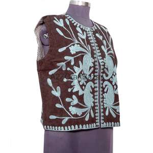 Chaleco Suzani Hecho a Mano para Mujer, 100% Algodón, Estampado Floral, Transpirable, para Primavera/Otoño, con Mangas Cortas - Product Image 3