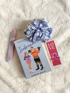 Rompehielos de Hannah Grace, novela de bolsillo de romance deportivo contemporáneo para adultos, 448 páginas - Product Image 1