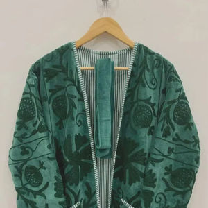 Kimono largo de terciopelo bordado Suzani, bata Suzani larga, chaqueta floral de invierno para mujer, chaqueta tipo Duster, abrigo tipo kimono, regalo para ella - Product Image 1