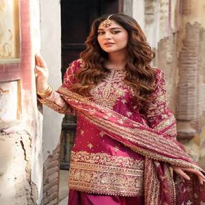 Conjunto de Kurta y Salwar de Seda VASTRA COTTAGE con Bordado de Hilo y Lentejuelas, Dupatta de Red con Borde de Encaje, Ropa Étnica para Fiestas - Product Image 2