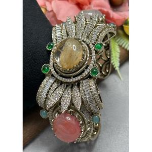 Exclusiva pulsera de moissanita Kundan con acabado plateado de primera calidad para bodas y compromisos, colección para fiestas, para mujeres. - Product Image 1