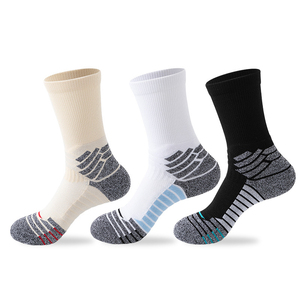 Calcetines Deportivos de Secado Rápido Personalizados para Correr, Calcetines de Algodón de Tubo Medio para Verano - Product Image 1