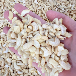 Santigo Cashew <b>Nuts</b> Kaju Broken Kaju In Bulk Custom Service Available <b>Kernel</b> Cashew <b>Nuts</b> - Product Image 1
