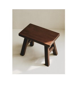 Taburete de Madera Tallada, Artesanía Artística Hecha a Mano, Detalles Intrincados, Mueble de Madera Sólida para Asientos Decorativos de Interior - Product Image 1