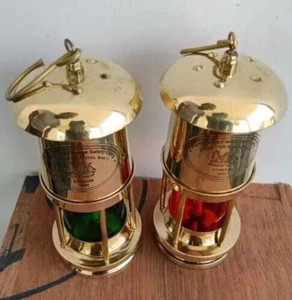 Lanterne nautique cylindrique en laiton faite à la main, vintage, avec couvercle gravé, lampe à huile pour la décoration de la maison et Noël - Product Image 3