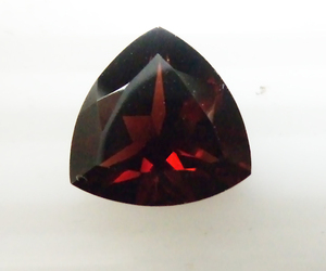 Piedra preciosa curativa preciosa suelta de corte trillón facetado de granate rojo de grado superior para uso de fabricación de joyas a precios asequibles venta al por mayor - Product Image 2