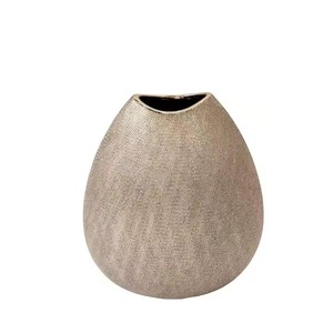 Juego de Jarrones de Piso de Latón Contemporáneos, Hechos a Mano, Acabado Dorado, Decorativos para Diseño de Interiores del Hogar - Product Image 4