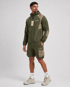 Conjunto corto cortavientos premium: Chaqueta y pantalones cortos elegantes, ligeros y cómodos. Conjunto corto cortavientos personalizado para hombre. - Product Image 4