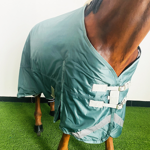 BRAND ZONE Manta de Invierno para Caballo de Forro Polar Impermeable Personalizada con 2 Correas para las Patas - Diseño de Cuello Estándar - Product Image 6