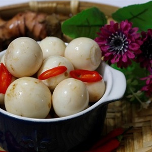 Berenjenas blancas encurtidas, dulces y ácidas, en salmuera de vinagre transparente, cortadas en cuartos, listas para comer, berenjenas blancas asiáticas enlatadas - Product Image 3