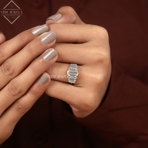 Anillo de Diamantes de Corte Esmeralda de Lujo en Oro Amarillo con Baguettes Graduadas, Joyería de Compromiso, Regalo para Mujer - Product Image 6
