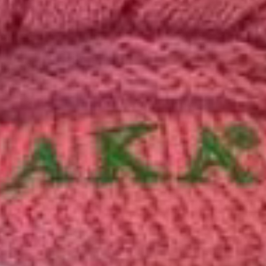 Gorro de invierno de punto trenzado rosa AKA con letras verdes bordadas, suave y cálido, para mujer, color rosa - Product Image 4