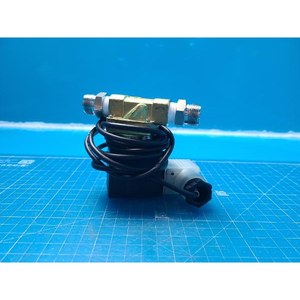Válvula Solenoide Piloto de 2 Puertos SMC VXZ2230-03-5DZ1 Usada Como Parte del Equipo Legacy Semiconductor - Product Image 2