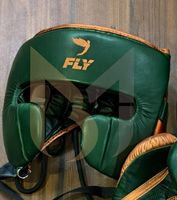Ensemble de gants de boxe en cuir Fly Leather professionnels neufs et de protection pour la tête et le bas du corps, vert et or, fabrication pakistanaise.