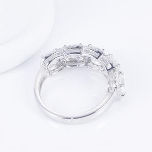 Bague de fiançailles en moissanite taille ovale très demandée, tendance, idéale pour les mariages, les anniversaires et les fêtes, disponible à prix export. - Product Image 2