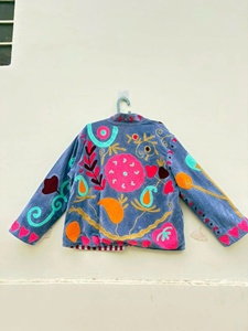 Veste d'hiver vintage surdimensionnée en velours Suzani brodé à motifs floraux, réversible, pour femmes, avec doublure en coton, vente en gros - Product Image 2