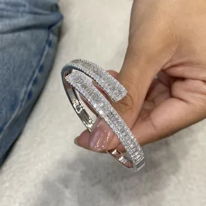 กำไลข้อมือทองคำขาว 14K ประดับมรกต 6.7 กะรัต เพชรทรงกลมสังเคราะห์ F/VS - Product Image 4