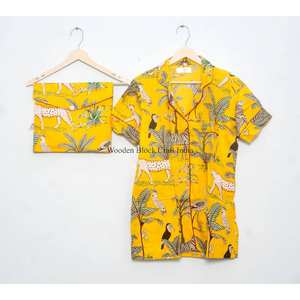 Conjunto de pijama de algodón 100% hecho a mano en India, transpirable, con estampado de selva vintage, ropa de dormir corta para mujer. - Product Image 4