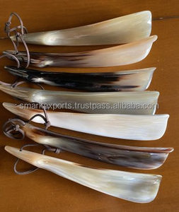 Chausse-pied en corne de buffle sculptée, fait main, écologique, Feng Shui, religieux, compact, pratique, léger, format voyage, poli - Product Image 1