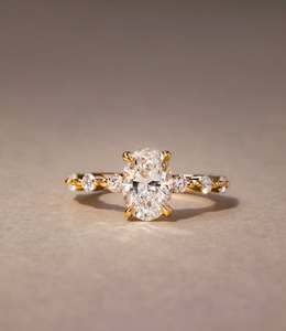 Fabricante ODM Personalizado, Anillo de Compromiso de Oro 10K 14K 18K con Moissanita, Corte Ovalado, VVS, Banda con Burbujas Brillantes, Joyería Fina Personalizada - Product Image 1
