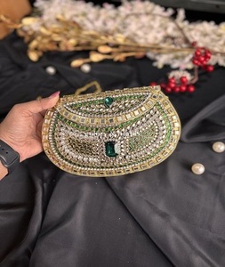 Mini Bolso de Mano Kundan de Latón, Chapado en Oro, con Impresión Digital, Estilo Tradicional, para Uso Nocturno, con Cierre de Hebilla con Diamantes - Product Image 1