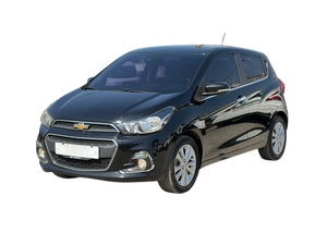 Voiture compacte d'occasion noire en bon état, modèle 2017, idéale pour les trajets urbains, essence - Product Image 1