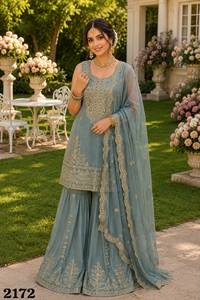Ensemble de costume palazzo 3 pièces en soie Simar de qualité supérieure Rudangi Veronica |   Haut brodé de sequins, de diamants et de perles avec pantalon palazzo et châle - Product Image 5