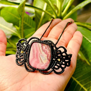 Collar con Colgante de Macramé Hecho a Mano con Malaquita, Cordón Negro, Gema de Malaquita Verde, Piedra Natural, Joyería de Cristal Curativa Estilo Boho - Product Image 3