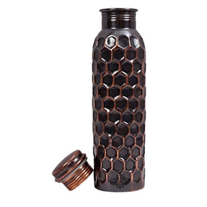 Ensemble de bouteille d'eau et de gobelet en cuivre martelé noir mat de qualité supérieure, récipient à eau en cuivre pour la santé et le bien-être - Product Image 1