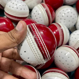 Balle de cricket en cuir de qualité supérieure rouge et blanche pour l'entraînement des batsman, idéale pour le swing, fabriquée en Australie, vente chaude - Product Image 1
