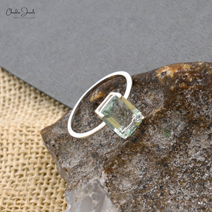 Anillo Minimalista de Plata de Ley 925 con Baño de Rodio y Gema de Amatista Verde Corte Esmeralda 11x9mm para Mujer, Venta al por Mayor de Joyas Chordia - Product Image 2