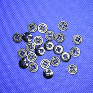 Boutons de chemise en résine dorée de haute qualité, personnalisés, recyclés en PET, écologiques, blancs, pour femmes et hommes, 4 trous, fabriqués au Vietnam - Product Image 3