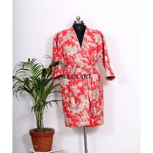 Veste Kantha en soie patchwork faite à la main, style kimono japonais, tenue de plage bohème, robe kimono multicolores avec ceinture à nouer pour l'hiver - Product Image 4