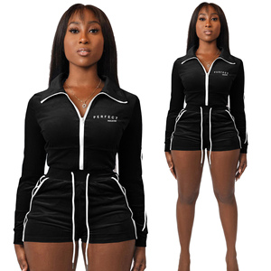 Conjuntos de terciopelo para mujer, conjunto de dos piezas con top corto de manga larga y pantalones cortos con cremallera lateral, conjunto deportivo de moda para verano - Product Image 4